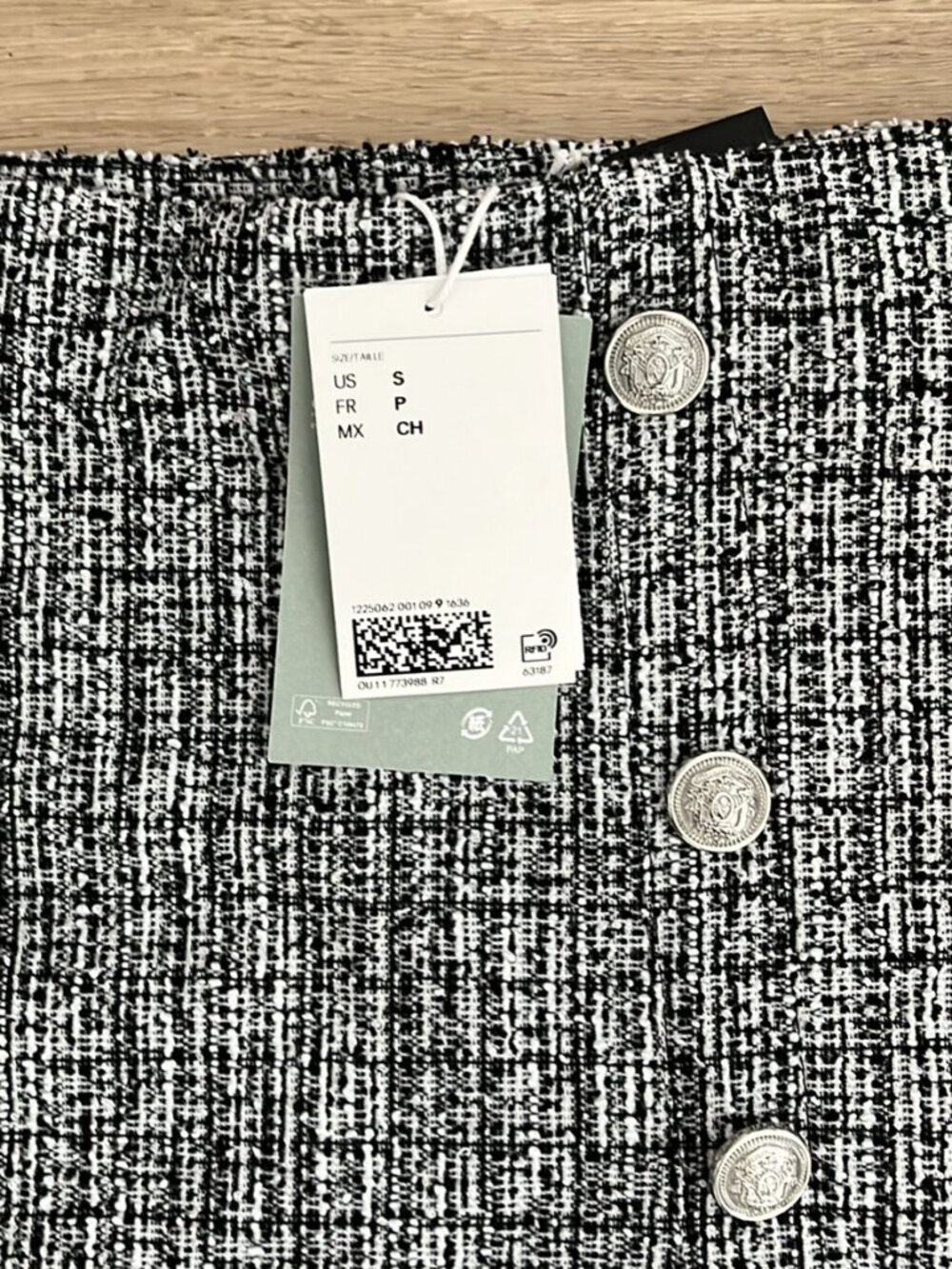 H&M miniskirt Boucle Size Small New with Tags - Picture 2 of 4